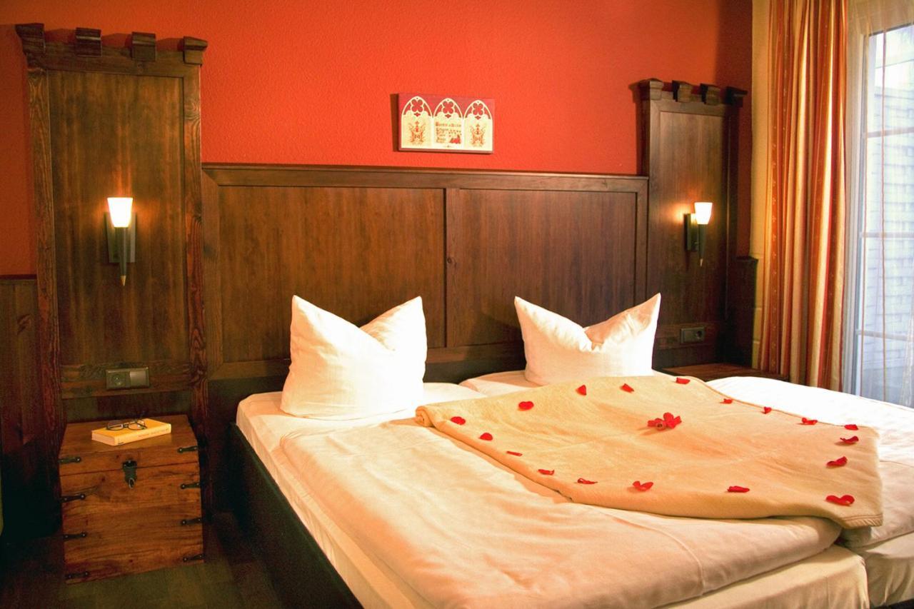 Ostsee-Rittergut-Ruegen Mit Binzhotel & Ordenskapelle & Romantikgut ภายนอก รูปภาพ